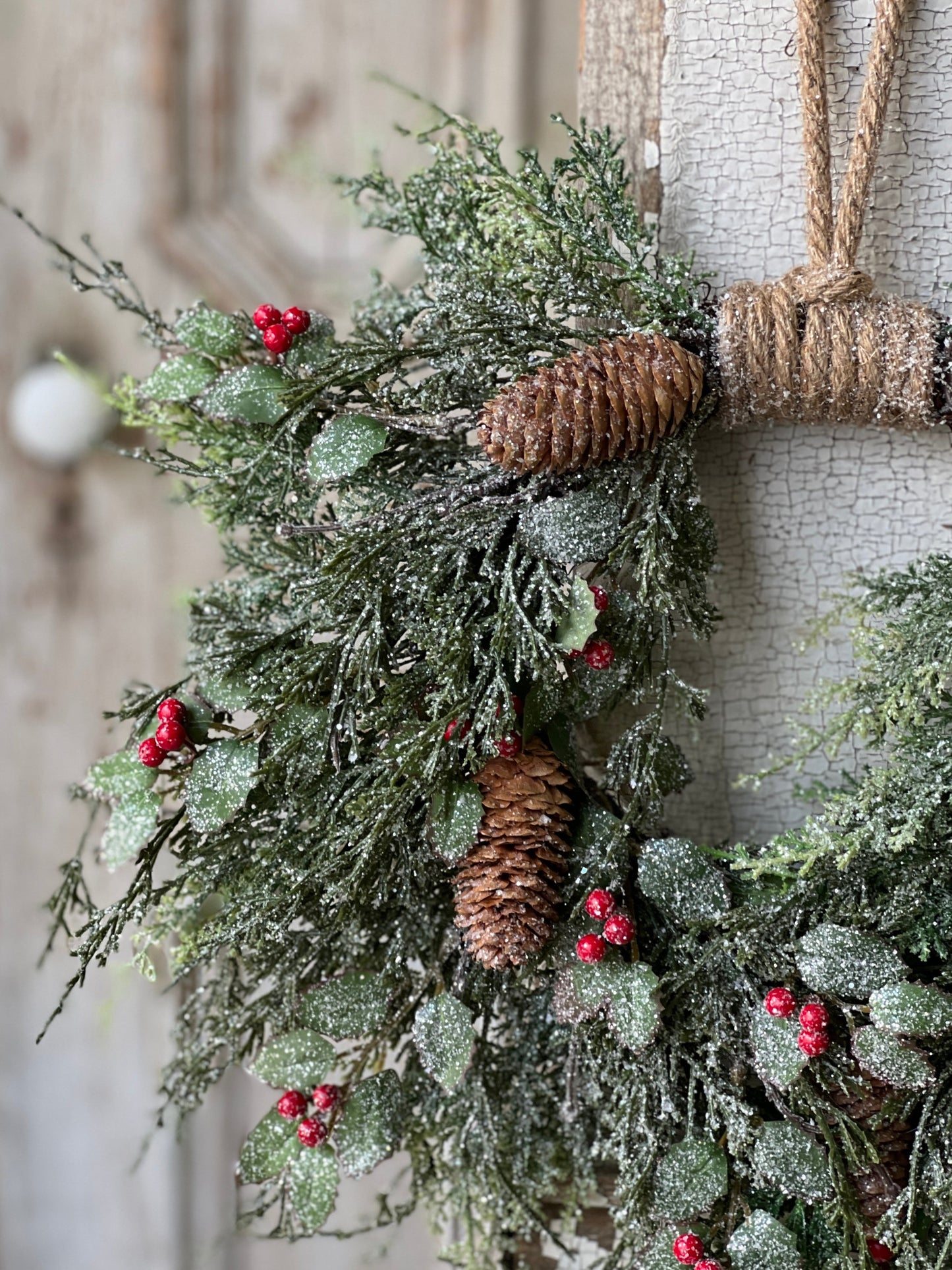 Holly Hills Hanging Wreath 20”