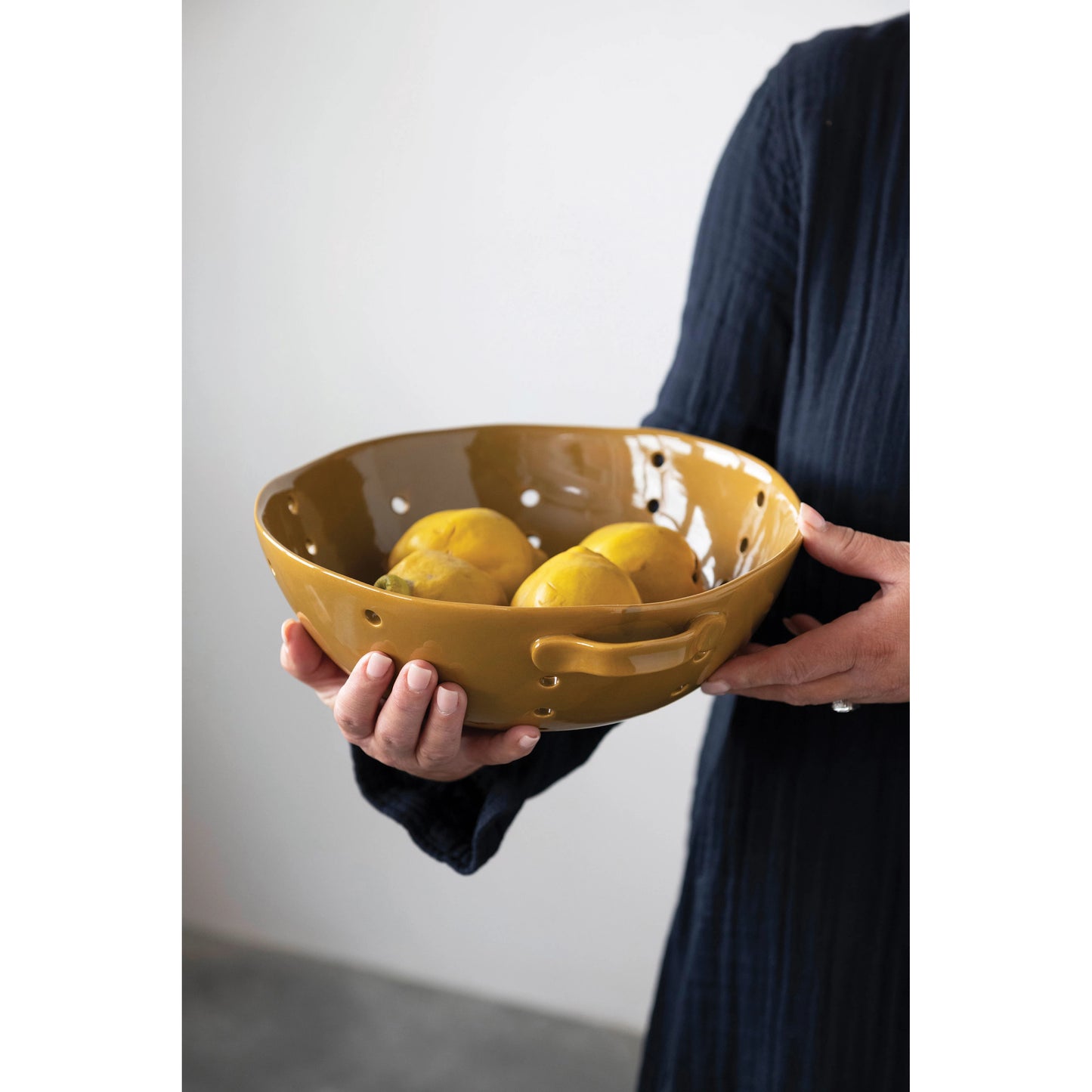 Stoneware colander with handles